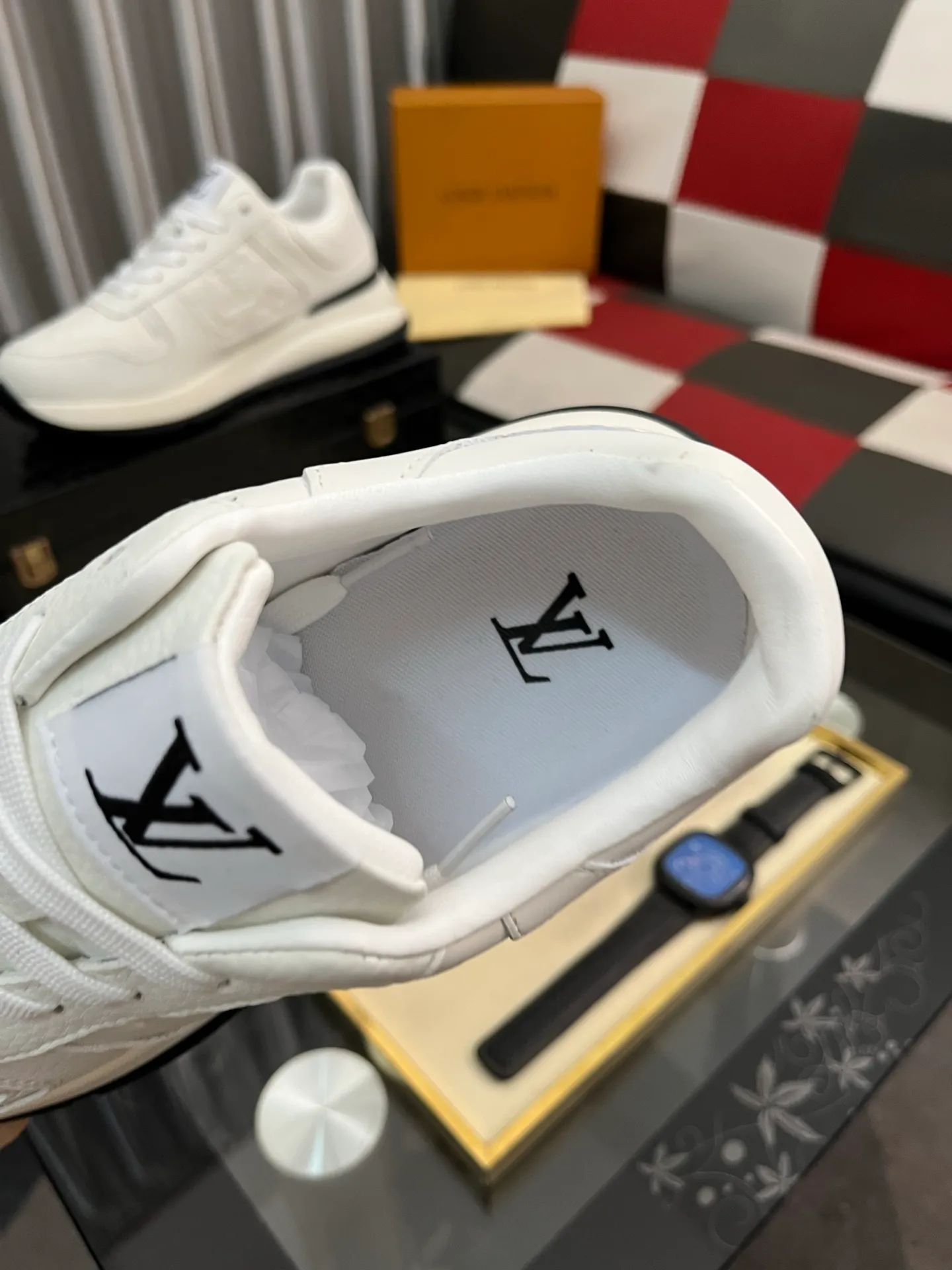 Men's shoes💰438⌚️⌚️《Louis vuitton/LV Louis Vuitton》original quality.~ Unique modern style sneakers. 🏃A must-have casual shoe for trendy men😍😍 Original brand imported from Italy, imported original leather, cowhide lining (refuses to discolor and grind feet) Sole: Original sole provided by the original factory, French lazy style design ⚠️Fit to the feet Original quality code number: 38-443️⃣Colors available